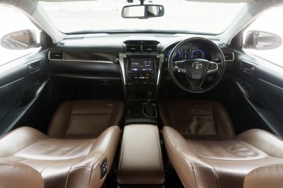 TOYOTA CAMRY 2.5 HV NAVI ปี2017 (6กภ6525)