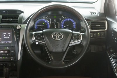 TOYOTA CAMRY 2.5 HV NAVI ปี2017 (6กภ6525)