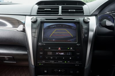 TOYOTA CAMRY 2.5 HV NAVI ปี2017 (6กภ6525)