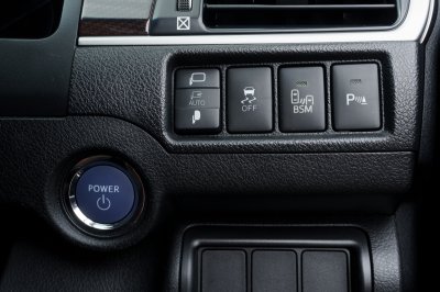 TOYOTA CAMRY 2.5 HV NAVI ปี2017 (6กภ6525)