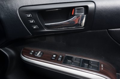 TOYOTA CAMRY 2.5 HV NAVI ปี2017 (6กภ6525)