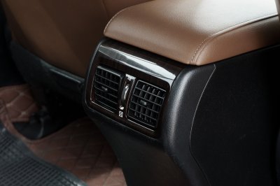 TOYOTA CAMRY 2.5 HV NAVI ปี2017 (6กภ6525)