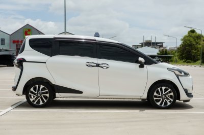 TOYOTA SIENTA 1.5 V ปี2018 (กท306)