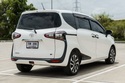 TOYOTA SIENTA 1.5 V ปี2018 (กท306)