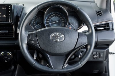 TOYOTA VIOS 1.5 MID AT ปี 2020 (1ขญ7067)