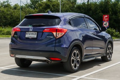 HONDA HR-V 1.8 E AT ปี 2016 (6กฆ6628)