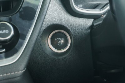 TOYOTA COROLLA CROSS 1.8 HYBRID PREMIUM ปี2024 (6ขฎ6002)