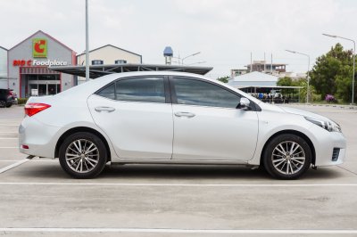 TOYOTA ALTIS 1.6 G AT ปี2015 (4กฆ9501)