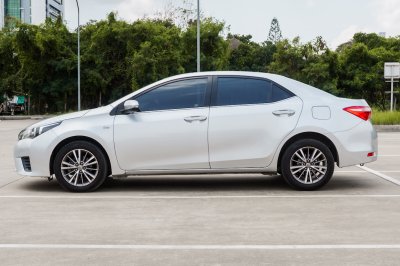 TOYOTA ALTIS 1.6 G AT ปี2015 (4กฆ9501)