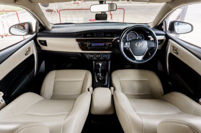 TOYOTA ALTIS 1.6 G AT ปี2015 (4กฆ9501)