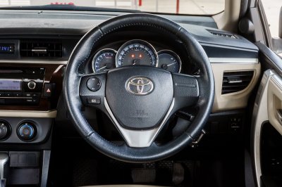 TOYOTA ALTIS 1.6 G AT ปี2015 (4กฆ9501)