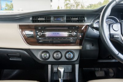 TOYOTA ALTIS 1.6 G AT ปี2015 (4กฆ9501)