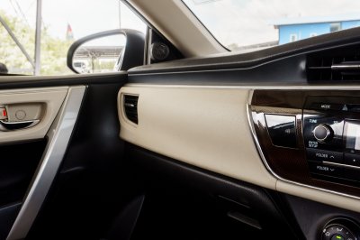 TOYOTA ALTIS 1.6 G AT ปี2015 (4กฆ9501)