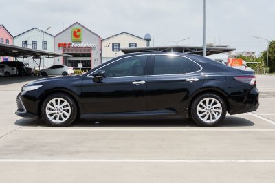 TOYOTA CAMRY 2.5 SPORT AT ปี2021 จด2022 (2ขภ5603)