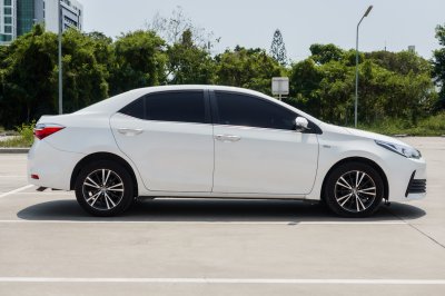 TOYOTA ALTIS 1.6 G AT ปี2019 (8กผ1905)