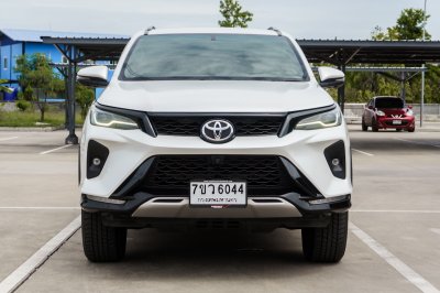 TOYOTA FORTUNER 2.4 V LEADER AT ปี 2022 (7ขว6044)