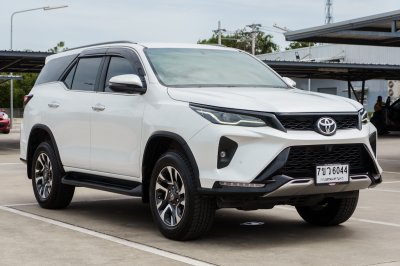 TOYOTA FORTUNER 2.4 V LEADER AT ปี 2022 (7ขว6044)