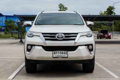 TOYOTA FORTUNER 2.4 V AT ปี 2015 (4กว5642)