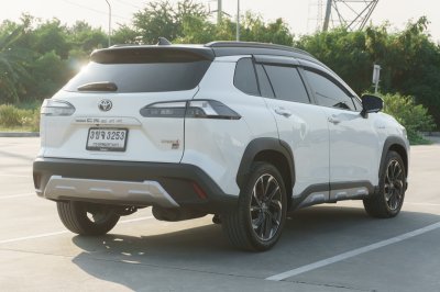 TOYOTA COROLLA CROSS 1.8 HV GR SPORT AT ปี 2022 (3ขจ3253)