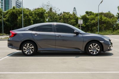 HONDA CIVIC 1.8 E ปี2019 (8กค3743)