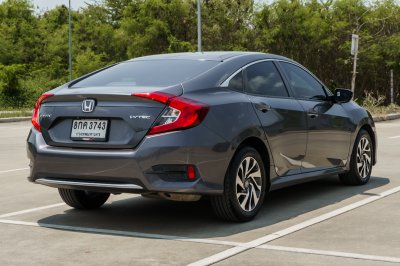 HONDA CIVIC 1.8 E ปี2019 (8กค3743)