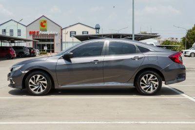 HONDA CIVIC 1.8 E ปี2019 (8กค3743)