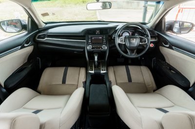 HONDA CIVIC 1.8 E ปี2019 (8กค3743)