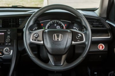 HONDA CIVIC 1.8 E ปี2019 (8กค3743)