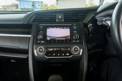 HONDA CIVIC 1.8 E ปี2019 (8กค3743)