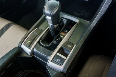 HONDA CIVIC 1.8 E ปี2019 (8กค3743)