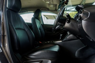 MAZDA 2 1.3 HIGH CONNECT AT ปี 2018 (7กว5156)