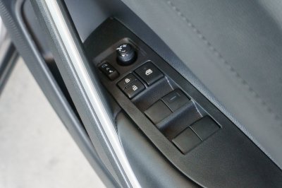 TOYOTA COROLLA CROSS 1.8 HYBRID PREMIUM ปี2022 (2ขพ9014)