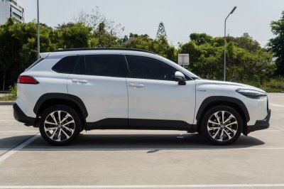 TOYOTA COROLLA CROSS 1.8 HYBRID PREMIUM SAFETY ปี2022 (2ขร7106)