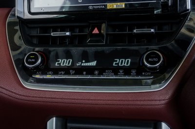 TOYOTA COROLLA CROSS 1.8 HYBRID PREMIUM SAFETY ปี2022 (2ขร7106)