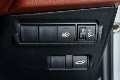 TOYOTA COROLLA CROSS 1.8 HYBRID PREMIUM SAFETY ปี2022 (2ขร7106)