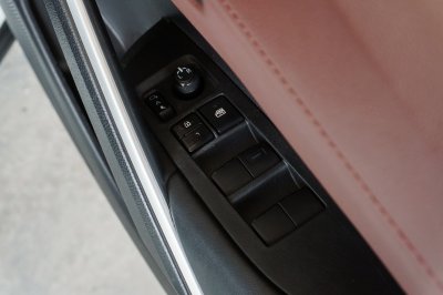 TOYOTA COROLLA CROSS 1.8 HYBRID PREMIUM SAFETY ปี2021 (1ขว4271)