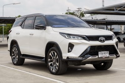 TOYOTA FORTUNER 2.8 LEGENDER 4WD ปี2020 (1ขน9205)