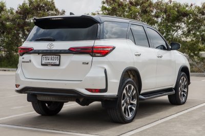 TOYOTA FORTUNER 2.8 LEGENDER 4WD ปี2020 (1ขน9205)