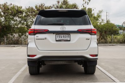 TOYOTA FORTUNER 2.8 LEGENDER 4WD ปี2020 (1ขน9205)
