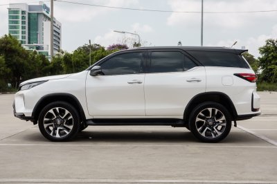 TOYOTA FORTUNER 2.8 LEGENDER 4WD ปี2020 (1ขน9205)