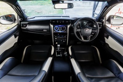 TOYOTA FORTUNER 2.8 LEGENDER 4WD ปี2020 (1ขน9205)