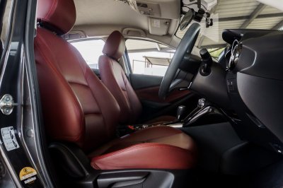 MAZDA 2 1.3 HIGH SPORT ปี2018 จด2019 (8กฒ1218)