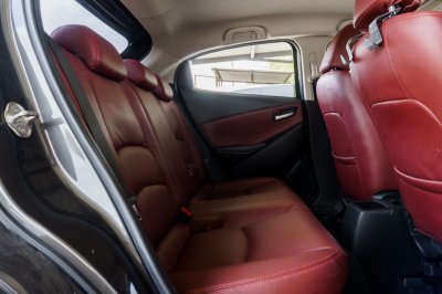 MAZDA 2 1.3 HIGH SPORT ปี2018 จด2019 (8กฒ1218)