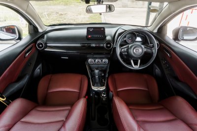 MAZDA 2 1.3 HIGH SPORT ปี2018 จด2019 (8กฒ1218)