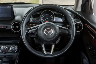 MAZDA 2 1.3 HIGH SPORT ปี2018 จด2019 (8กฒ1218)