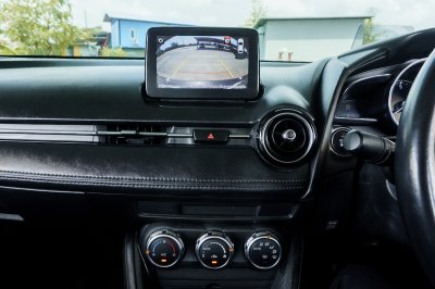 MAZDA 2 1.3 HIGH SPORT ปี2018 จด2019 (8กฒ1218)