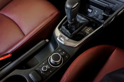 MAZDA 2 1.3 HIGH SPORT ปี2018 จด2019 (8กฒ1218)