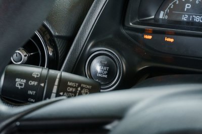 MAZDA 2 1.3 HIGH SPORT ปี2018 จด2019 (8กฒ1218)