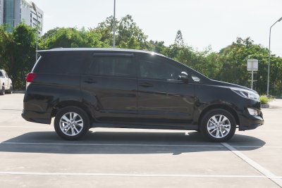 TOYOTA INNOVA 2.8 G CRYSTA ปี2019 (9กฎ4128)
