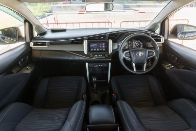 TOYOTA INNOVA 2.8 G CRYSTA ปี2019 (9กฎ4128)